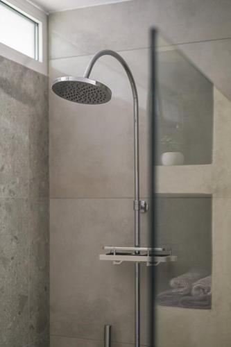 Bilik mandi di Aspras Luxury Apartments