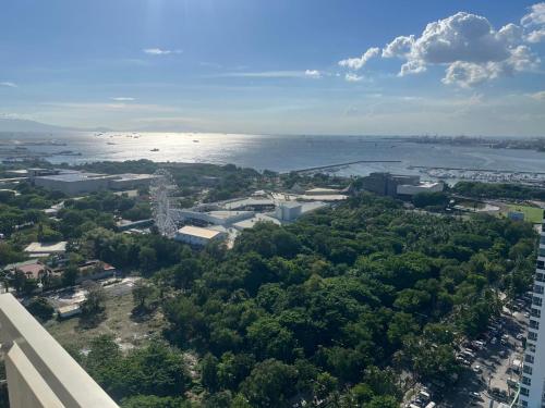 Coast Residence Sea View Balcony Netflix WiFi Near MOA 3146