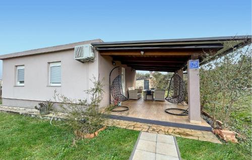 2 Bedroom Nice Home In Pula