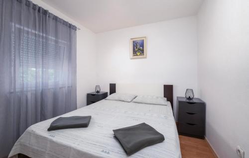 2 Bedroom Nice Home In Pula