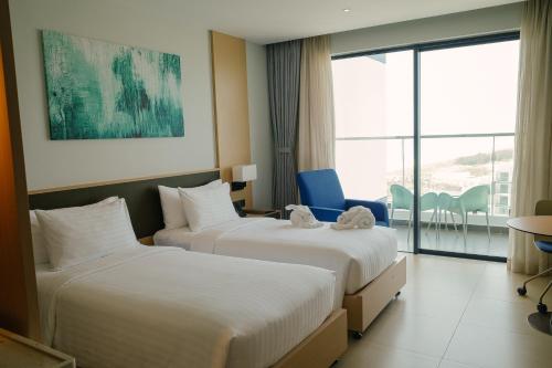 Postel nebo postele na pokoji v ubytování Sea View Standard Room in The Arena Resort Cam Ranh