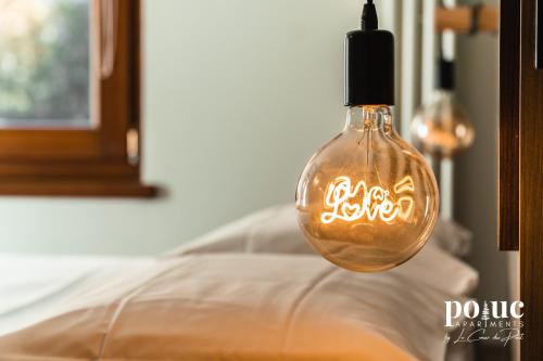 Postel nebo postele na pokoji v ubytování Maison del Bosco - Poluc Apartments bilocale