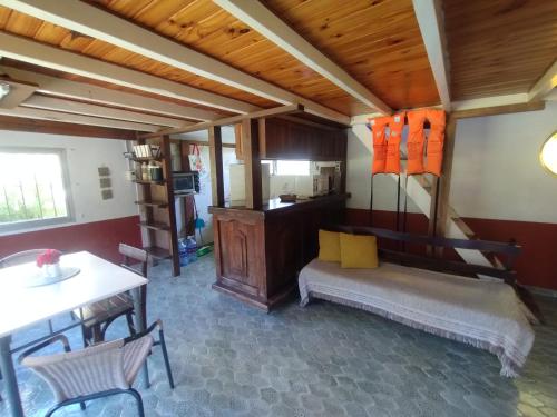 a room with a bed and a desk and a table at Muelle los Indios in Tigre
