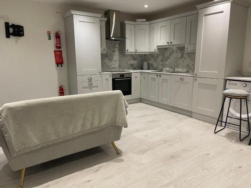 Starlight Apartments, Suite 6, Letterkenny Townにあるキッチンまたは簡易キッチン