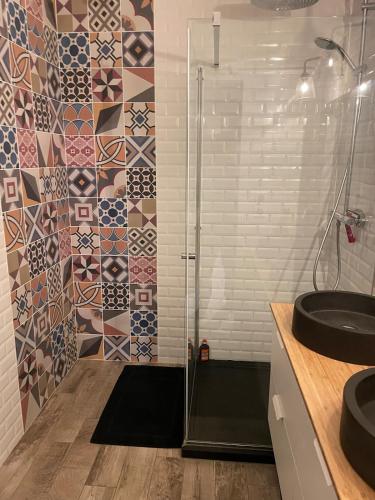 Large 2-room bright sea view near airport