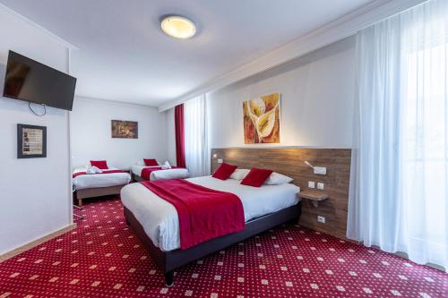 The Originals City, Hôtel du Faucigny, Cluses Ouestにあるベッド