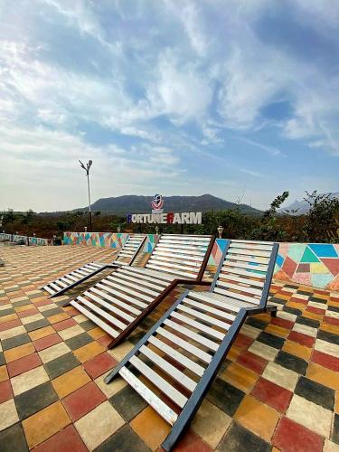 Kolam renang di atau dekat dengan Fortune Farmhouse