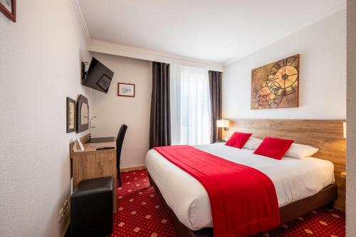 The Originals City, Hôtel du Faucigny, Cluses Ouestにあるベッド
