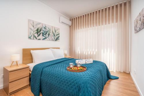 Bright & Spacious Flat w/ Balcony by Host Wise