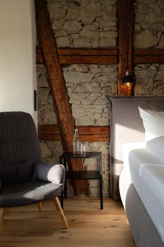 Ein Bett oder Betten in einem Zimmer der Unterkunft Lehm & Stil - Wohnen in nachhaltiger Atmosphäre