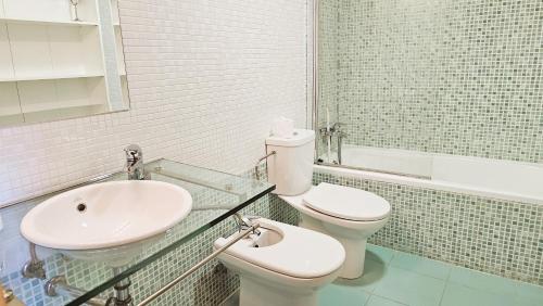 a bathroom with a toilet and a sink at Costa Brisas in Almayate Alto