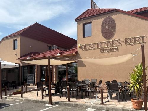 Gesztenyés-Kert Panzió