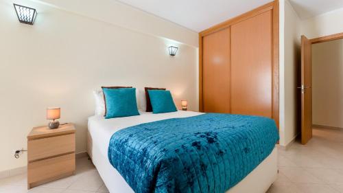 Bright 1BDR Apartment with Sea View by LovelyStay