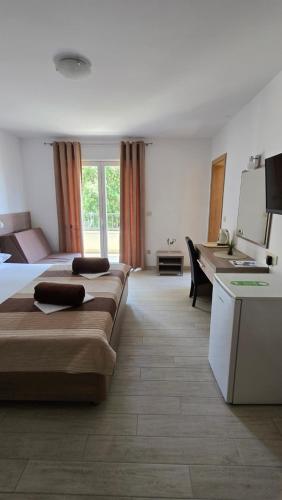 En eller flere senge i et værelse på Apartments Maslina