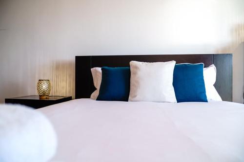 Ένα ή περισσότερα κρεβάτια σε δωμάτιο στο GuestReady - Villa Valverde in Caniço