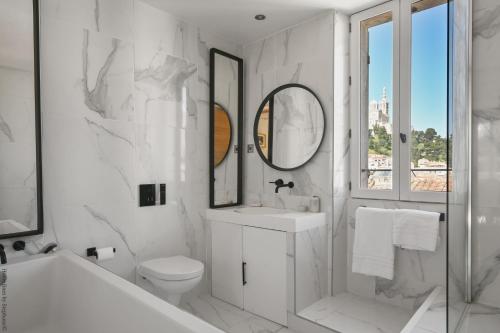 Bilik mandi di Villa Vauban Bonne Mère View