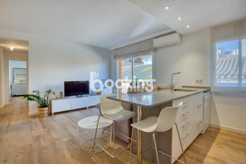 Indústria Apartament per 3 persones a 2 minuts de la platja amb Aire acondicionat i plaça d'aparcament