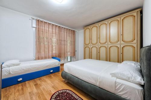 a bedroom with two beds and a large wooden headboard at Paleocapa Apartments in Venice