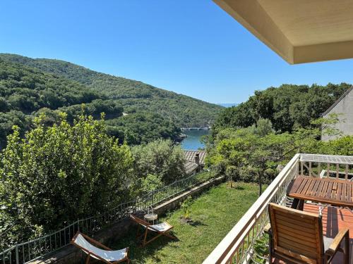 Island home Green Escape Cres