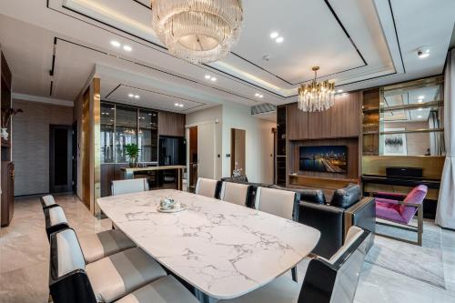 Gallery image of d'Edge Thao Dien by KayStay in Ho Chi Minh City