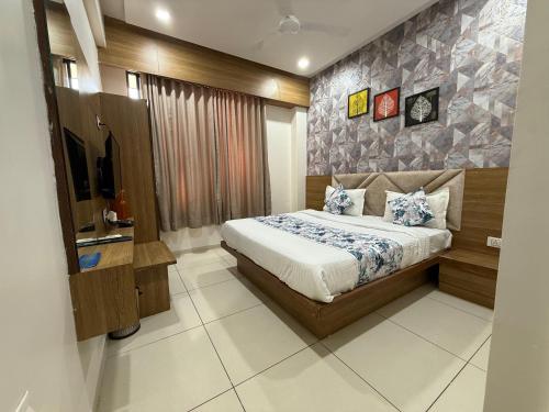 a bedroom with a bed and a television in it at Hotelsuncity inn in Vadodara