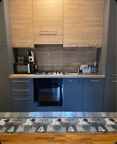 a kitchen with blue cabinets and a stove top oven at Venice Airport and Station Train Free Parking in Quarto dʼAltino