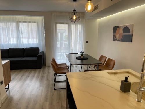 a living room with a couch and a table and chairs at Alicante City Suite 2 in Alicante
