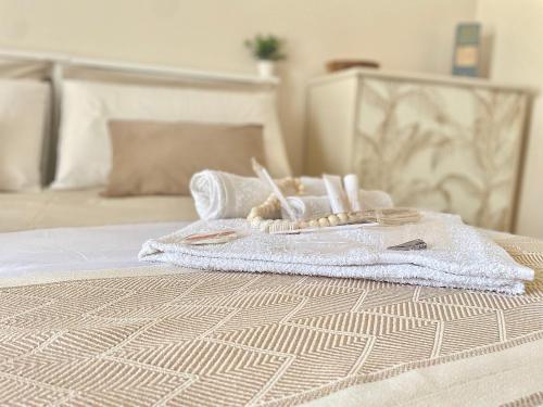 a white towel sitting on top of a bed at onde dell'etna 12 in Riposto