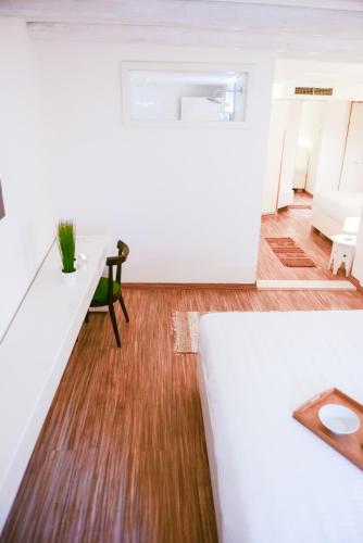 Una cama o camas en una habitación de Hotel Old Sarajevo
