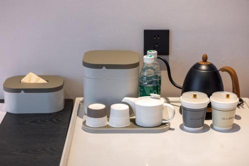 a counter with a coffee maker and cups on it at Atour Hotel Shenzhen Nanshan Mango Building in Shenzhen