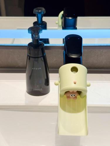 a small cup sitting next to a blender at Atour Hotel Shenzhen Nanshan Mango Building in Shenzhen