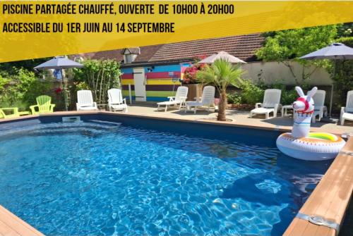 a swimming pool with a pool noodle bar in a resort at Gîte 4 pers, Jacuzzi privatif & Piscine & Lit cabane in Saint-Georges-sur-Cher