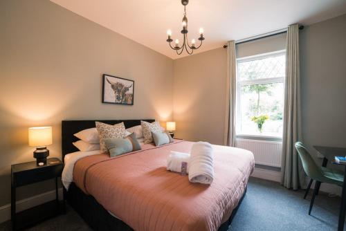 a bedroom with a large bed and a window at Stylish & Well Equipped Modern Home HS2, NEC, Heartlands in Birmingham