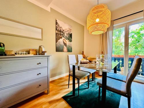a dining room with a glass table and chairs at Joes cozy Apartment in Payerbach