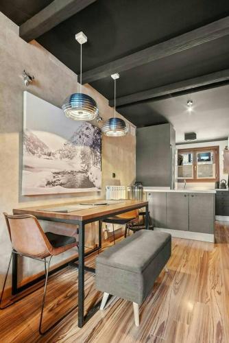 a dining room with a table and a chair at Iraida - Precioso dúplex en Lanuza by Cardi Suites in Lanuza
