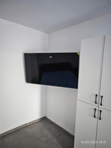 TV a/nebo společenská místnost v ubytování Квартира