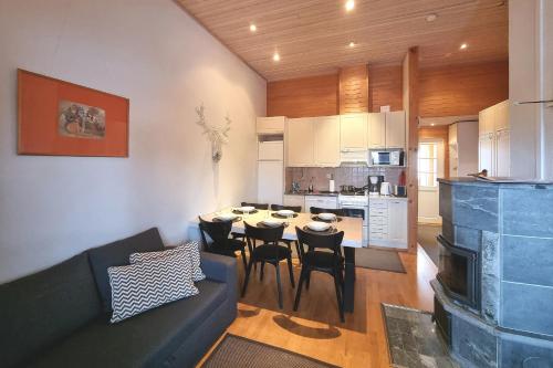 Кухня или мини-кухня в Kuukkeli Apartments Suite
