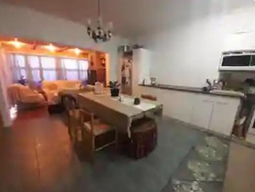 Η κουζίνα ή μικρή κουζίνα στο Cosy Stay - Homestay with Linda & Garfield