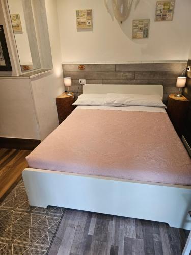 a large bed in a room with two lamps at Victoria Royal Garden in Como
