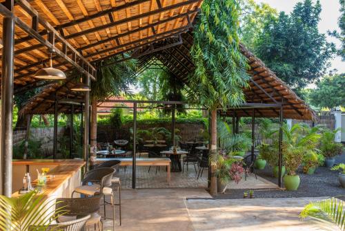 Taman di luar Summit Retreat