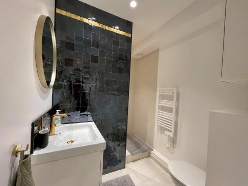 Apt 4 Guests Moderne Place Breteuil