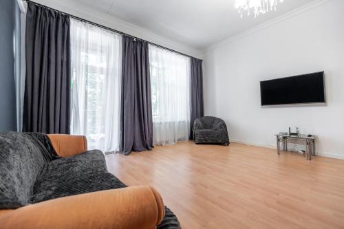 Телевизор и/или развлекательный центр в Evropeiska Street Apartment