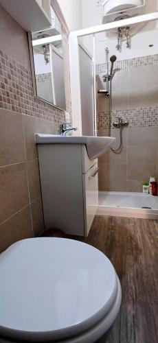 a bathroom with a toilet and a sink and a shower at Casa del Vecchio Borgo in Caccamo