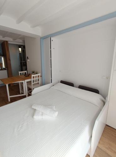 Ένα ή περισσότερα κρεβάτια σε δωμάτιο στο Godello - Harbor's Light