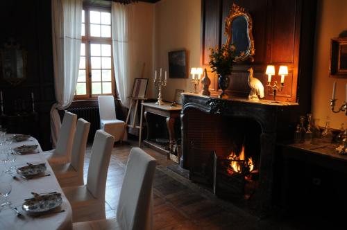 Reštaurácia alebo iné gastronomické zariadenie v ubytovaní Château d’Orion