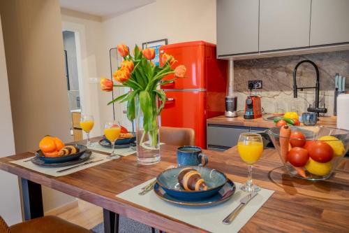 Boutique & Brand New Prime Location Park & Beach