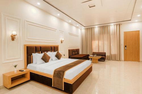 Pax Hotel Spring Solanceにあるベッド