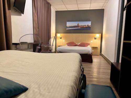 Postel nebo postele na pokoji v ubytování Hôtel Vol de Nuit Purpan