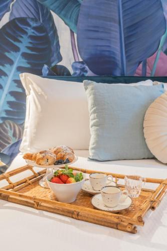 a tray of food on a bed with a tray of food at Rezia Apartments by Rent All Como in Como