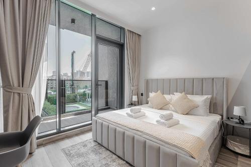 Modern Studio with Pool View & Gym Access